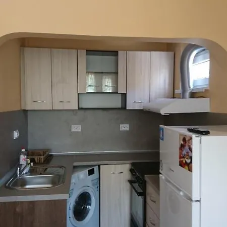 Newly Renovated Studio In The Top Centre Of *