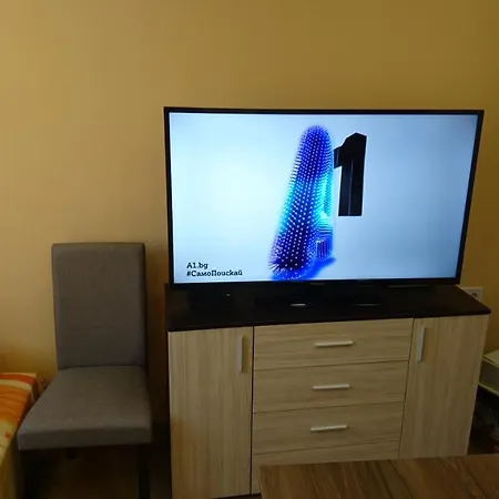 Newly Renovated Studio In The Top Centre Of *
